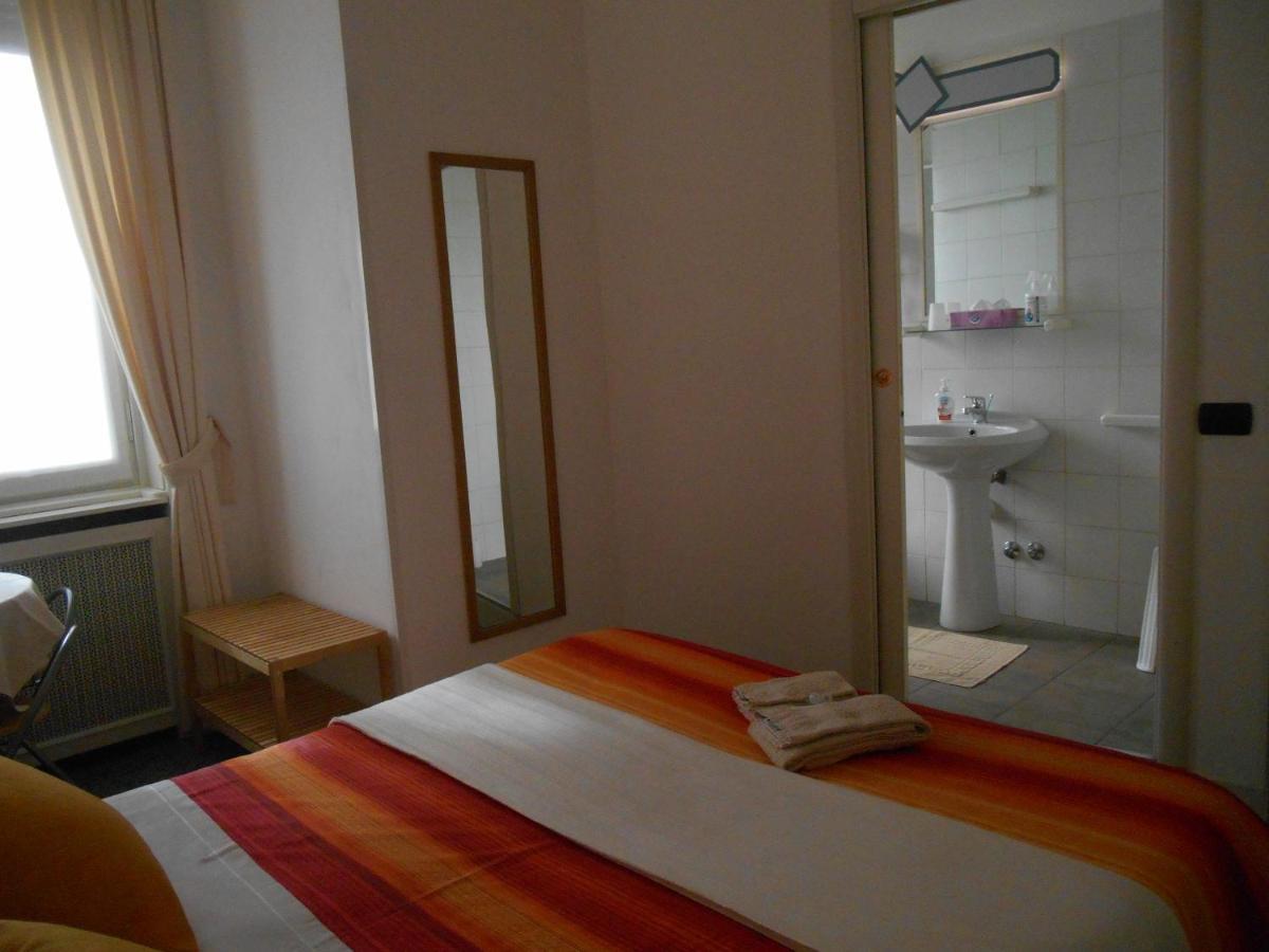 Le Rose Malpensa Bed & Breakfast Бусто Арсицио Екстериор снимка