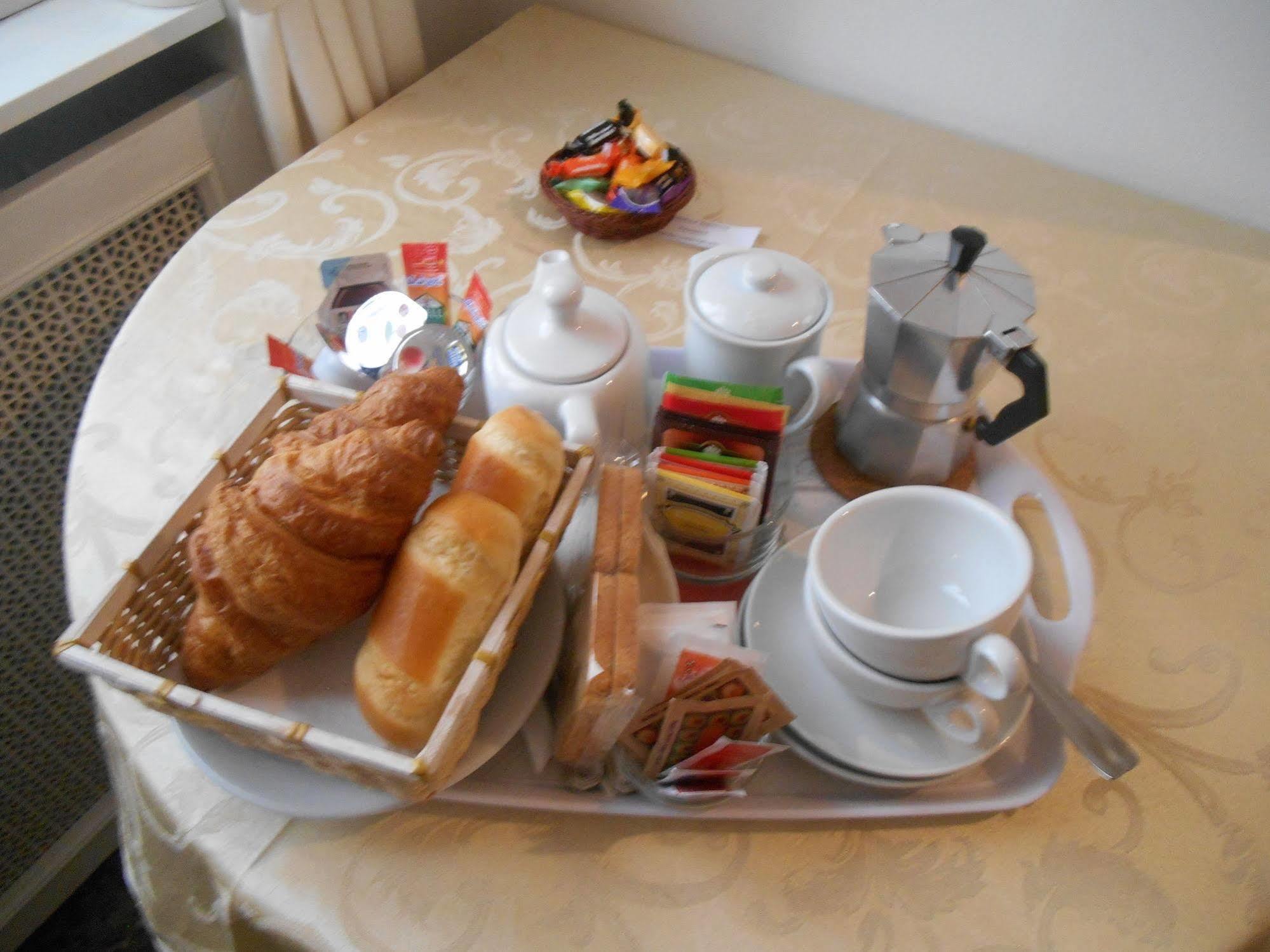 Le Rose Malpensa Bed & Breakfast Бусто Арсицио Екстериор снимка