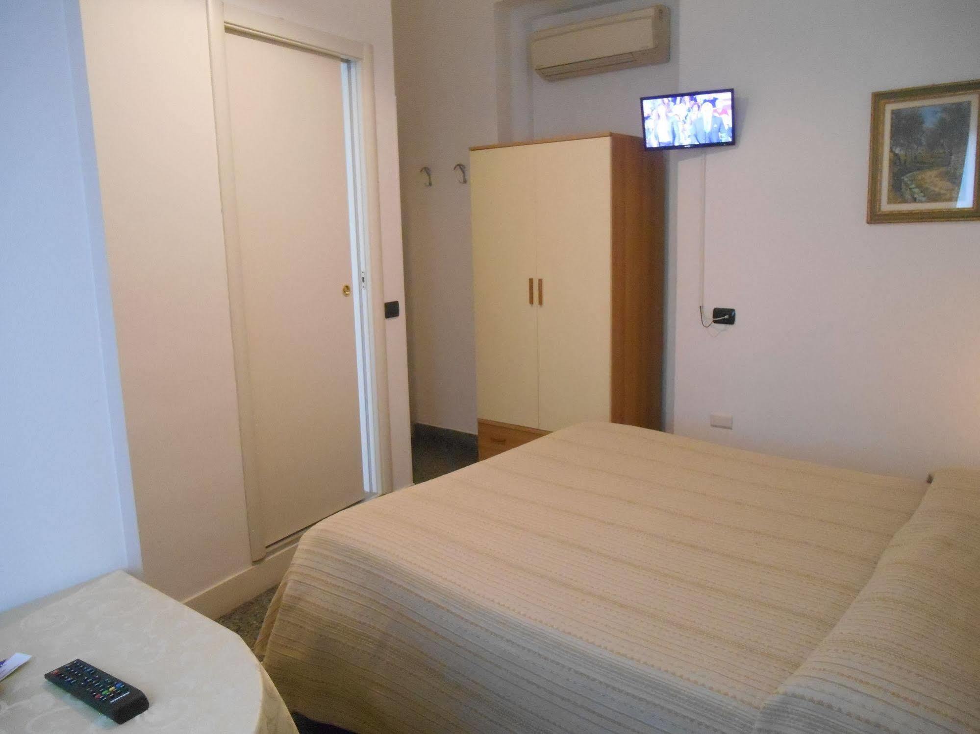 Le Rose Malpensa Bed & Breakfast Бусто Арсицио Екстериор снимка